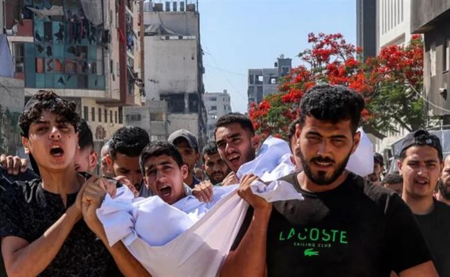 استشهاد 3 فلسطينيين من منتظري المساعدات بـ غزة