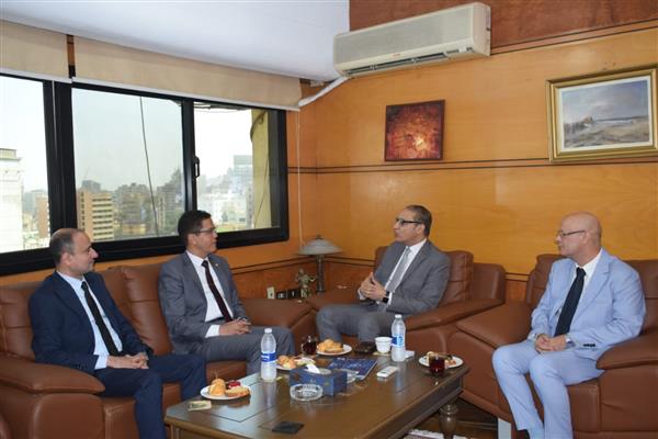 جامعة بنها وأخبار اليوم يوقعان بروتوكولا تعاون في التدريب والإعلام الرقمي