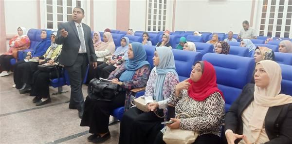 محافظ سوهاج يتابع انطلاق البرنامج التدريبي " المرأة تقود "