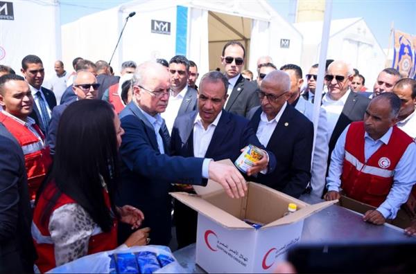 وزير الخارجية ورئيس الوزراء الفلسطيني يزوران مركز الإمداد الغذائي "المطبخ الإنساني" بالشيخ زويد