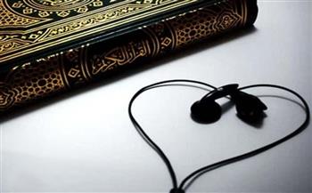   هل الاستماع للقرآن مع ترديده له أجر مضاعف؟