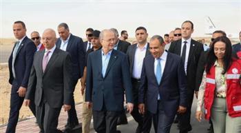 وزير الخارجية ورئيس وزراء فلسطين يتفقدان المركز اللوجيستي الرئيسي لجميعة الهلال الأحمر المصري