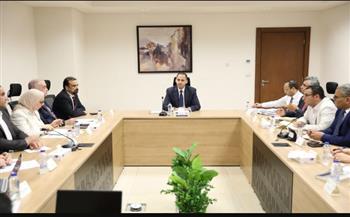   نائب وزير الصحة يعقد اجتماعًا لتطوير منظومة المخازن الاستراتيجية والتموين الطبي
