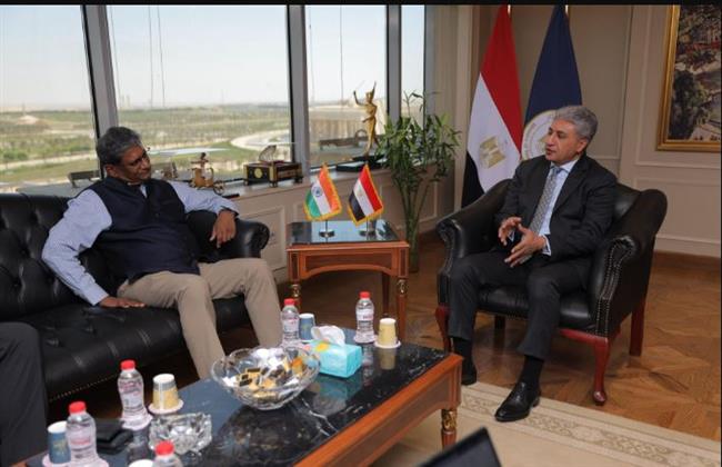 وزير السياحة والآثار وسفير الهند بالقاهرة يبحثان دفع أواصر التعاون المشترك بين البلدين في مجالي السياحة والآثا