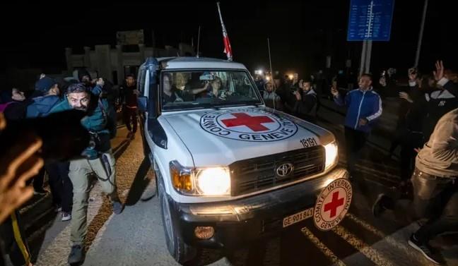 مصادر: سيتم خلال الـ60 يوما تبادل عدد من الأسرى الفلسطينيين مقابل نصف المحتجزين الإسرائيليين