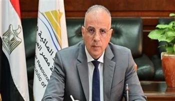 وزير الري يبحث تسهيل إجراءات التراخيص بـ "حماية الشواطئ"