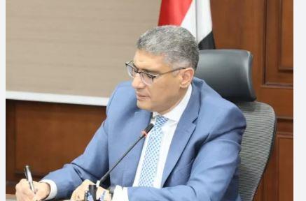 محافظ الجيزة يجازي مسؤولين بحي الهرم لتقاعسهم عن تنفيذ إزالة لمخالفات بناء بفيصل