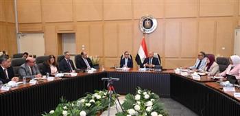   كامل الوزير يبحث مع مصنعي الأسمنت حجم الإنتاج ومستوى الانخفاض في الأسعار 