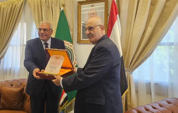 د. موسي  يثمّن دعم مصر لليمن ويحتفي بمسيرة السفير عرفي