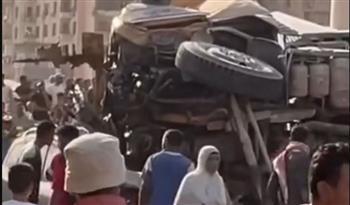   حادث مروري مروع بشق التعبان يسفر عن مصرع 3 أشخاص وإصابة 6 آخرين.. صور