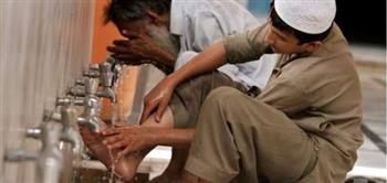   الإفتاء تبين حكم الكلام أثناء الوضوء