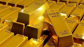 الذهب يحقق مكاسب أسبوعية وسط بيانات مخيبة وتوترات تجارية متصاعدة