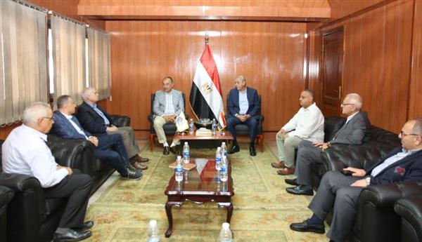 وزير قطاع الأعمال العام يلتقي محافظ الغربية وأعضاء مجلس النواب