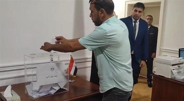 أبناء الجالية المصرية في اليونان و لبنان و سلطنة عمان يواصلون الإدلاء بأصواتهم في انتخابات الشيوخ