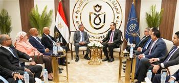 رئيس الرعاية الصحية يبحث مع مصرف أبوظبي الإسلامي دعم مشروعات الصحة الإلكترونية