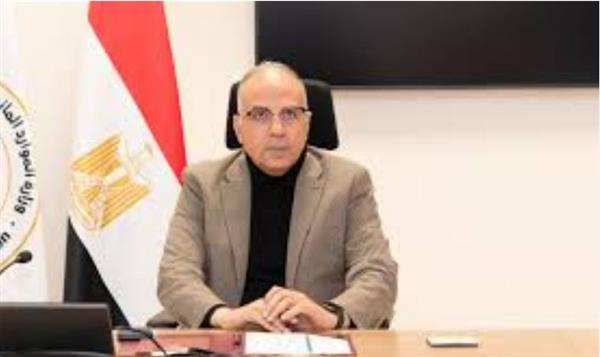 د.سويلم يتابع إزالة التعديات والمخالفات على المجارى المائية والخزانات الجوفية وأملاك الوزارة