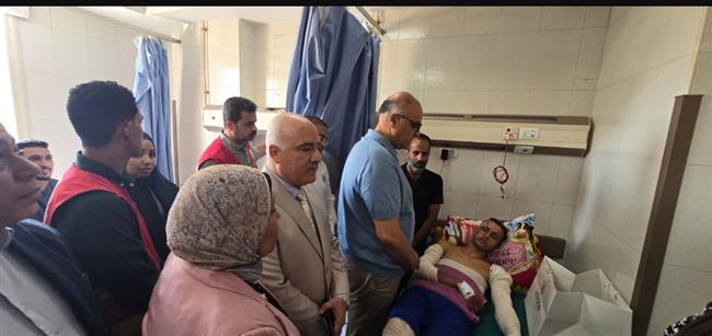 محافظ القليوبية يزور مصاب حريق منطقة الشدية ببنها ويطمئن على حالته الصحية