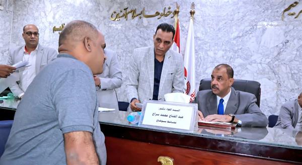 محافظ سوهاج يواصل لقاءاته الأسبوعية مع المواطنين لتلبية طلباتهم وحل شكاواهم