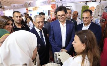   وزير الثقافة يتفقد معرض ديارنا للحرف التراثية ويشيد بمهارة الحرفيين المصريين المشاركين