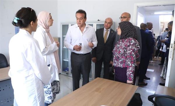 وزير الصحة يتفقد مركز صحة أسرة "الريحان" بالشروق