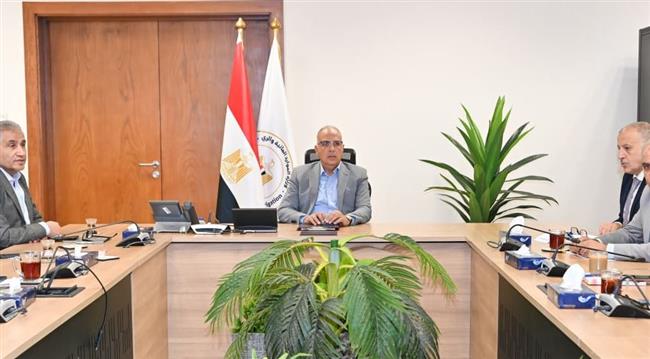 وزير الري يتابع الموقف التحصيلي لمستحقات الوزارة المالية والرؤية المستقبلية للنهوض بها
