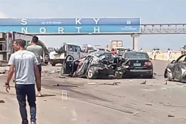 وفاة شخصين وإصابة ١٨ في حادث تصادم لوري بتسع سيارات ملاكي وسيارتين ميكروباص