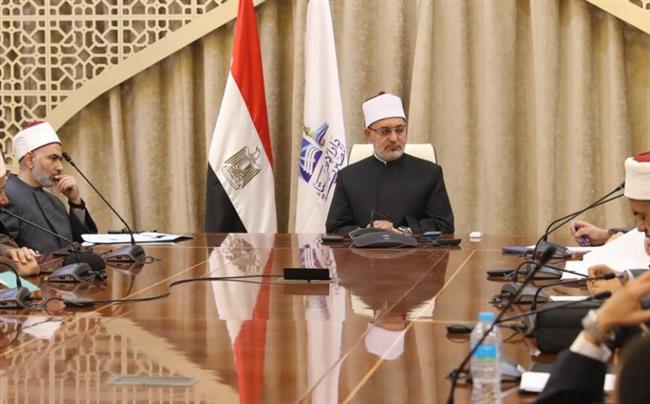 مفتي الجمهورية يعقد اجتماعًا بأمناء الفتوى والباحثين بدار الإفتاء