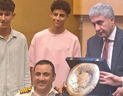 تعرف على البطل الذي تأثر وزير السياحة وأبكى من أجله