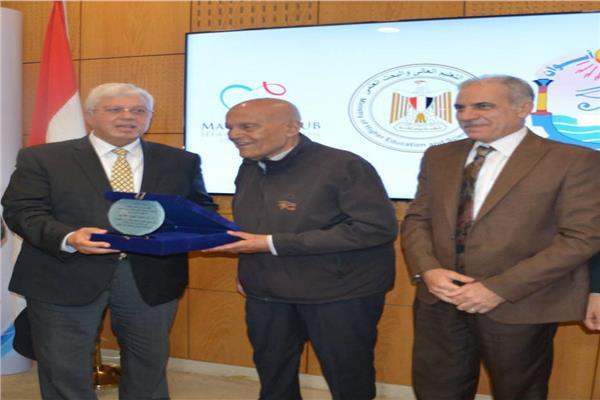 جامعة أسوان تهنئ البروفيسور مجدي يعقوب لتكريمه من جمعية القلب الأمريكية