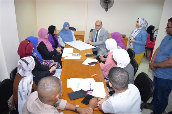 رئيس جامعة سوهاج يتفقد ختام المسار التدريبي الأول لمبادرة "كن مستعدًا"