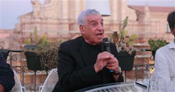   زاهي حواس يشارك في بروفات أوبرا “عايدة” ويوقّع روايته في إيطاليا