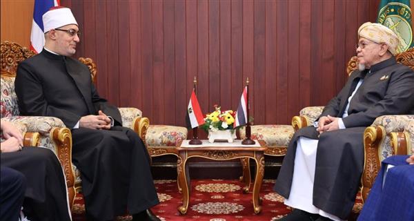 مفتي الجمهورية يلتقي شيخ الإسلام في تايلاند ويجتمع بأعضاء هيئة كبار العلماء على هامش زيارته للبلاد