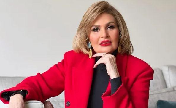 شعار بعض النجمات : جعلوني مذيعة !