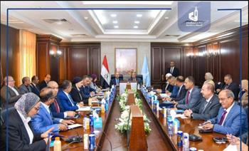   كامل الوزير يعقد جلسة مع مستثمري الإسكندرية لبحث مطالبهم 