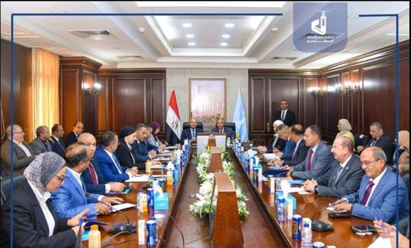 كامل الوزير يعقد جلسة مع مستثمري الإسكندرية لبحث مطالبهم