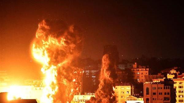 خلال 24 ساعة.. مقتل 64 فلسطينيًا وإصابة 272 في قصف إسرائيلي مكثف