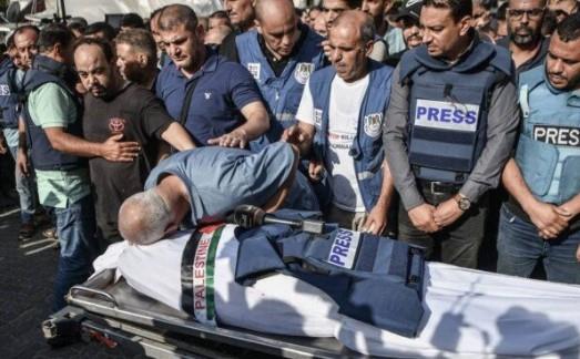 استشهاد مصور صحفي في قصف لـ الاحتلال استهداف مستشفى ناصر الطبي