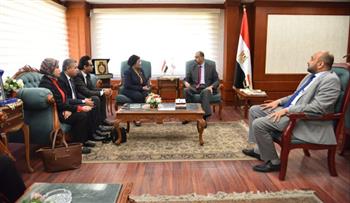   نائب وزير الصحة تبحث مع محافظ سوهاج ملفات الصحة والسكان