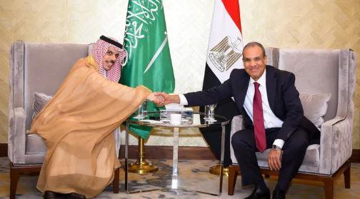 وزيرا خارجية مصر والسعودية يبحثان بجدة وقف العدوان على غزة.