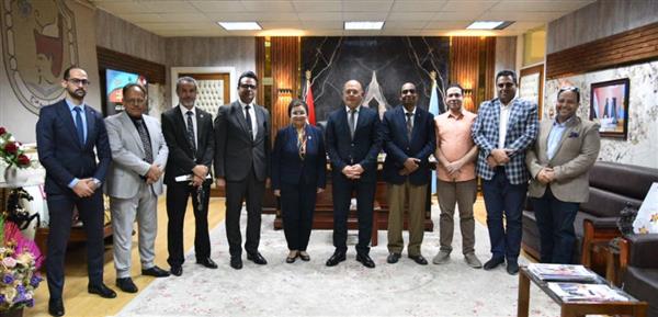نائب وزير الصحة تبحث تعزيز دور جامعة سوهاج في خفض معدلات الولادات القيصرية