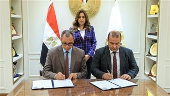   وزيرة التنمية المحلية تشهد توقيع عقد توريد مجزرين متنقلين بالمناطق النائية والحدودية