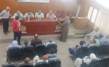   محافظ أسيوط يشدد على دعم المزارعين وتوفير مستلزمات الإنتاج لتحقيق التنمية الزراعية 