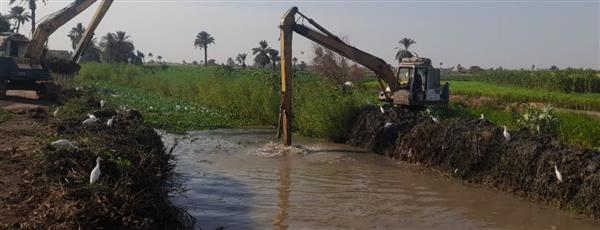 محافظ أسيوط: استمرار أعمال تطهير الترع والمصارف ورفع المخلفات للحفاظ على الرقعة الزراعية