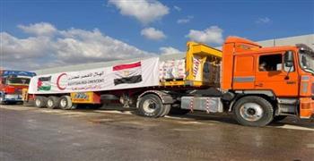   قوافل "زاد العزة" تواصل عبورها إلى غزة وسط تزايد الشاحنات
