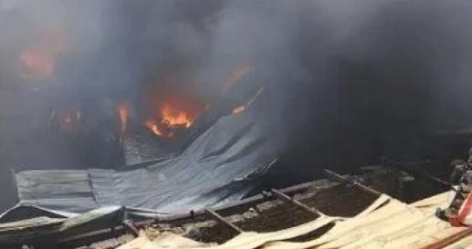 حريق هائل يلتهم مصنع كونتر فى دمياط