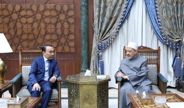 كازاخستان تجدِّد دعوتها لشيخ الأزهر للمشاركة في افتتاح قمَّة زعماء الأديان