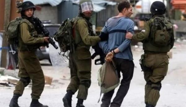 الاحتلال يعتقل ثلاثة فلسطينيين خلال اقتحامه مدينة رام الله والبيرة