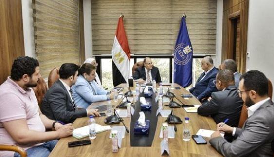 رئيس هيئة الدواء المصرية يبحث مع وفد البنك الدولي آليات توطين صناعة المستلزمات الطبية