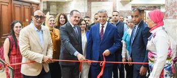   محافظ الإسكندرية يفتتح معرض الفنون التشكيلية ويكرم الفنانين المشاركين