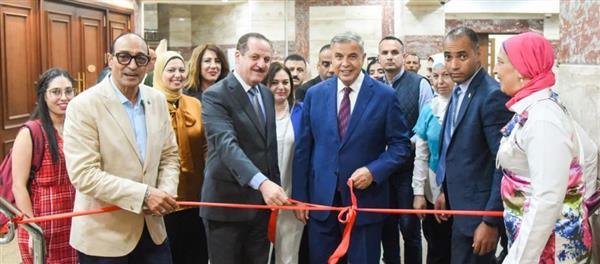 محافظ الإسكندرية يفتتح معرض الفنون التشكيلية ويكرم الفنانين المشاركين